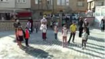 6 aylık aranın ardından öğrenciler okullarına kavuştu 6 aylık aranın ardından öğrenciler okullarına kavuştu