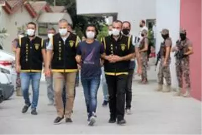 6 yıldır aranan suç makinesi özel harekat baskınıyla yakalandı 6 yıldır aranan suç makinesi özel harekat baskınıyla yakalandı