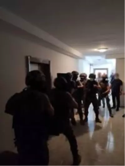 6 yıldır aranan suç makinesi özel harekat baskınıyla yakalandı 6 yıldır aranan suç makinesi özel harekat baskınıyla yakalandı