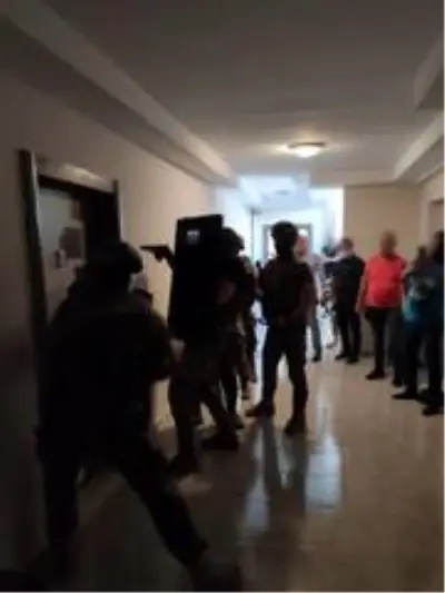 6 yıldır aranan suç makinesi özel harekat baskınıyla yakalandı 6 yıldır aranan suç makinesi özel harekat baskınıyla yakalandı