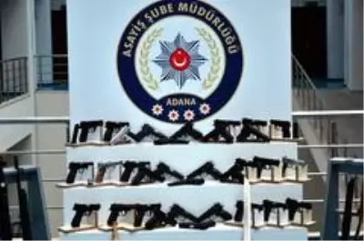 Adana'da bir haftada 68 silah ele geçirildi Adana'da bir haftada 68 silah ele geçirildi