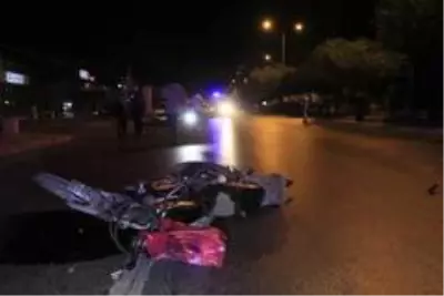 Adana'da motosikletler çarpıştı: 3 yaralı Adana'da motosikletler çarpıştı: 3 yaralı