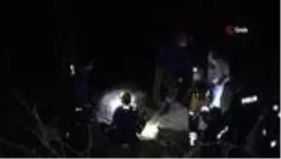 Alkollü olduğu iddia edilen şahıs kayalıklara düştü, ekipler kurtarmak için seferber oldu Alkollü olduğu iddia edilen şahıs kayalıklara düştü, ekipler kurtarmak için seferber oldu