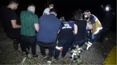 Alkollü olduğu iddia edilen şahıs kayalıklara düştü, ekipler kurtarmak için seferber oldu Alkollü olduğu iddia edilen şahıs kayalıklara düştü, ekipler kurtarmak için seferber oldu