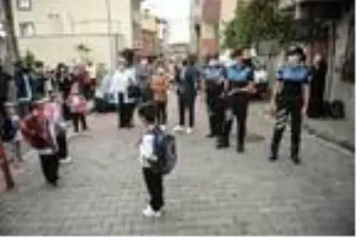 ANAOKULU VE BİRİNCİ SINIFLAR DERS BAŞI YAPTI ANAOKULU VE BİRİNCİ SINIFLAR DERS BAŞI YAPTI