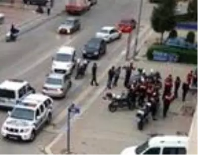 Ankara'da berber dükkanında silahlı kavga: 1 ölü, 1 yaralı Ankara'da berber dükkanında silahlı kavga: 1 ölü, 1 yaralı