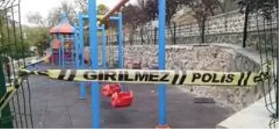 Ankara'da bir kişi eşini parkta oynayan çocuğunun gözü önünde silahla vurdu Ankara'da bir kişi eşini parkta oynayan çocuğunun gözü önünde silahla vurdu