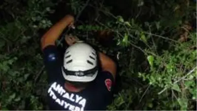 Son dakika haber | Antalya'da köpeği kurtarmak isterken mahsur kalan vatandaşı kurtarma operasyonu Son dakika haber | Antalya'da köpeği kurtarmak isterken mahsur kalan vatandaşı kurtarma operasyonu