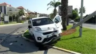 Antalya'da trafik kazası: 4 yaralı Antalya'da trafik kazası: 4 yaralı