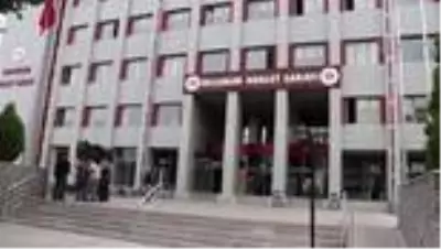 Son dakika haber: Aracında 61 kilo 750 gram eroin bulunan emekli polis adliyeye sevk edildi Son dakika haber: Aracında 61 kilo 750 gram eroin bulunan emekli polis adliyeye sevk edildi