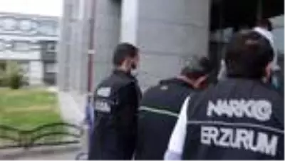 Son dakika haber: Aracında 61 kilo 750 gram eroin bulunan emekli polis adliyeye sevk edildi Son dakika haber: Aracında 61 kilo 750 gram eroin bulunan emekli polis adliyeye sevk edildi