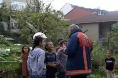 Arnavutköy'de korkutan çatı yangını Arnavutköy'de korkutan çatı yangını
