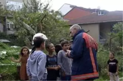 Arnavutköy'de korkutan çatı yangını Arnavutköy'de korkutan çatı yangını