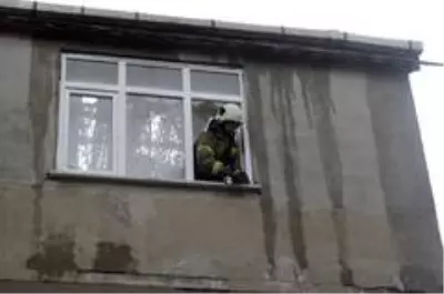 Arnavutköy'de korkutan çatı yangını Arnavutköy'de korkutan çatı yangını