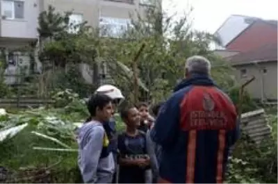 Arnavutköy'de korkutan çatı yangını Arnavutköy'de korkutan çatı yangını