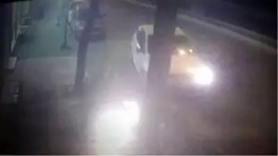 Arnavutköy'de motosiklet ile otomobil çarpıştı: 1 yaralı Arnavutköy'de motosiklet ile otomobil çarpıştı: 1 yaralı