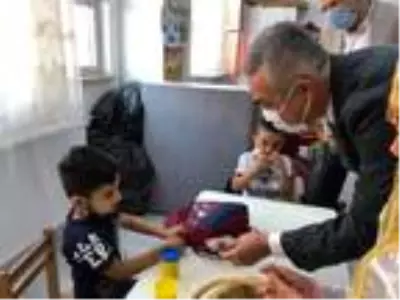 Aydın'da yüz yüze eğitimin ilk günü öğrencilere incir ikramı Aydın'da yüz yüze eğitimin ilk günü öğrencilere incir ikramı