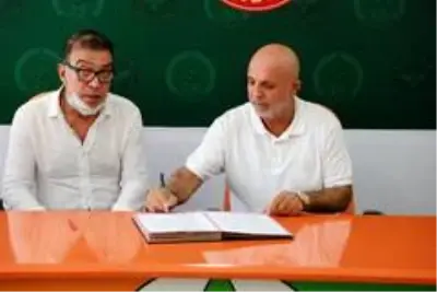 Aytemiz Alanyaspor, Kırbıyık Holding ile 1 yıllık reklam sponsorluğu sözleşmesi imzaladı Aytemiz Alanyaspor, Kırbıyık Holding ile 1 yıllık reklam sponsorluğu sözleşmesi imzaladı