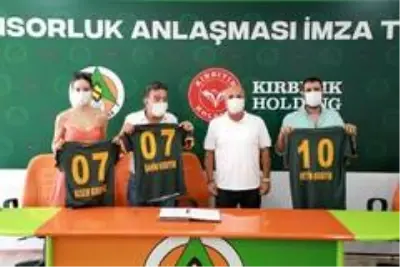 Aytemiz Alanyaspor, Kırbıyık Holding ile 1 yıllık reklam sponsorluğu sözleşmesi imzaladı Aytemiz Alanyaspor, Kırbıyık Holding ile 1 yıllık reklam sponsorluğu sözleşmesi imzaladı