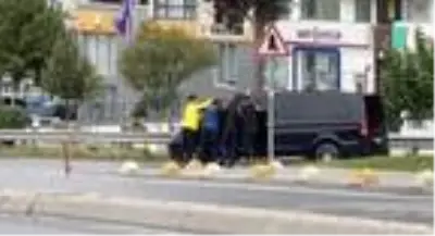 Bahşiş için canlarını tehlikeye attılar; polis ceza kesti Bahşiş için canlarını tehlikeye attılar; polis ceza kesti