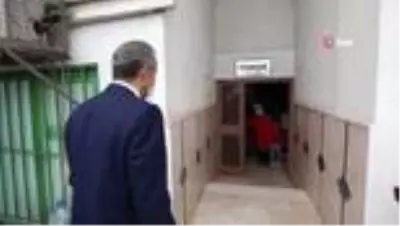 Belediye Başkanı, makam aracı ile minik öğrenciyi ilk dersine bıraktı Belediye Başkanı, makam aracı ile minik öğrenciyi ilk dersine bıraktı