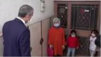 Belediye Başkanı, makam aracı ile minik öğrenciyi ilk dersine bıraktı Belediye Başkanı, makam aracı ile minik öğrenciyi ilk dersine bıraktı