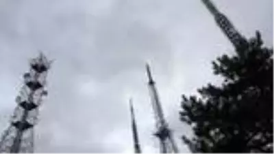 Çamlıca Tepesi'ndeki eski antenler kaldırılıyor Çamlıca Tepesi'ndeki eski antenler kaldırılıyor