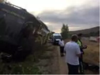 Darıca Gençlerbirliği'nin otobüsü kaza yaptı, 5 personel hastaneye kaldırıldı Darıca Gençlerbirliği'nin otobüsü kaza yaptı, 5 personel hastaneye kaldırıldı