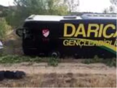 Darıca Gençlerbirliği'nin otobüsü kaza yaptı, 5 personel hastaneye kaldırıldı Darıca Gençlerbirliği'nin otobüsü kaza yaptı, 5 personel hastaneye kaldırıldı