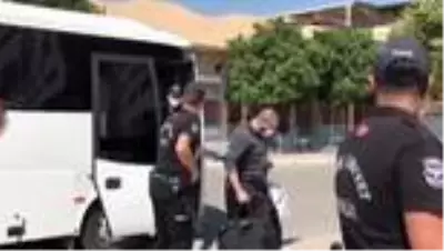 DEAŞ operasyonunda yakalanan 8 şüpheli adliyeye sevk edildi DEAŞ operasyonunda yakalanan 8 şüpheli adliyeye sevk edildi