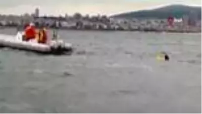 Denizde ikna çabası... Denize atlayan kadın, 2 bin 500 metre açıkta kurtarıldı Denizde ikna çabası... Denize atlayan kadın, 2 bin 500 metre açıkta kurtarıldı