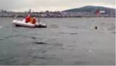 Denizde ikna çabası... Denize atlayan kadın, 2 bin 500 metre açıkta kurtarıldı Denizde ikna çabası... Denize atlayan kadın, 2 bin 500 metre açıkta kurtarıldı