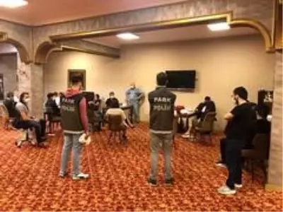 Dernekte kumar oynarken yakalanan 23 kişiye 50 bin lira para cezası Dernekte kumar oynarken yakalanan 23 kişiye 50 bin lira para cezası