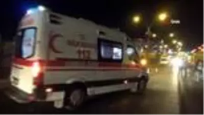 Direksiyon hakimiyetini kaybeden ambulans sürücü kaza yaptı: 3 yaralı Direksiyon hakimiyetini kaybeden ambulans sürücü kaza yaptı: 3 yaralı