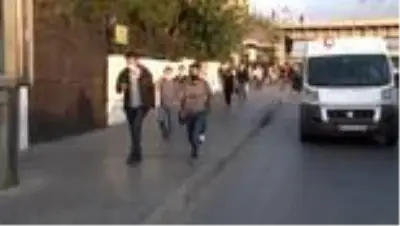E-5'te okulların açıldığı ilk gün trafik yoğunluğu oluştu E-5'te okulların açıldığı ilk gün trafik yoğunluğu oluştu