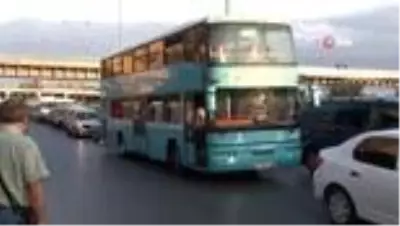 E-5'te okulların açıldığı ilk gün trafik yoğunluğu oluştu E-5'te okulların açıldığı ilk gün trafik yoğunluğu oluştu