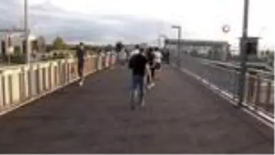 E-5'te okulların açıldığı ilk gün trafik yoğunluğu oluştu E-5'te okulların açıldığı ilk gün trafik yoğunluğu oluştu