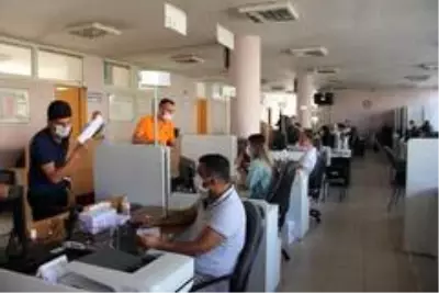 Ehliyet bilgileri çipli kimlik kartlarına yüklenmeye başlandı Ehliyet bilgileri çipli kimlik kartlarına yüklenmeye başlandı