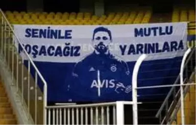 Fenerbahçe taraftarından seyircisiz maçta pankartlı destek Fenerbahçe taraftarından seyircisiz maçta pankartlı destek
