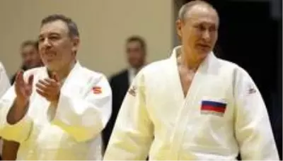 Barclays, Putin'in yakın arkadaşının kara para aklama operasyonuna karıştı mı? Barclays, Putin'in yakın arkadaşının kara para aklama operasyonuna karıştı mı?
