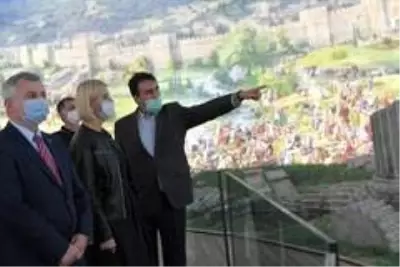 Gagauzya'nın ilk Türk kadın Başkanı'na mehterli karşılama Gagauzya'nın ilk Türk kadın Başkanı'na mehterli karşılama