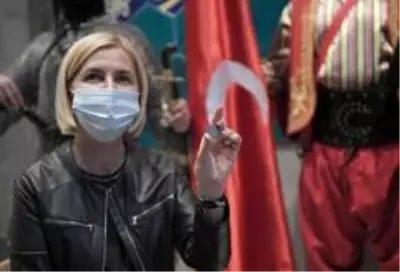 Gagauzya'nın ilk Türk kadın Başkanı'na mehterli karşılama Gagauzya'nın ilk Türk kadın Başkanı'na mehterli karşılama