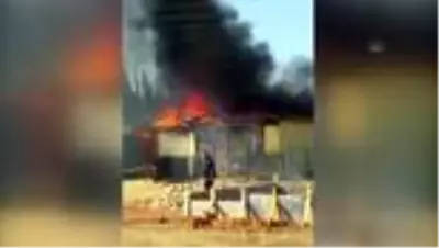 Son dakika haber... Garajda çıkan yangında traktör ve tarım ekipmanları zarar gördü Son dakika haber... Garajda çıkan yangında traktör ve tarım ekipmanları zarar gördü