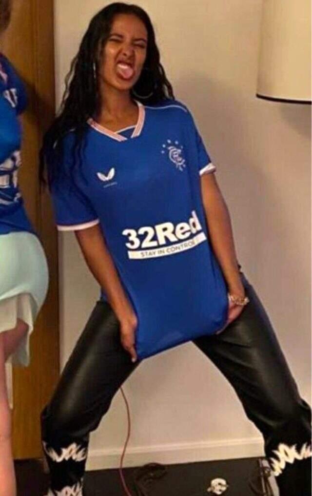 Güzel sunucu Jama'nın muhtemel G.Saray-Rangers maçı öncesi yaptığı formalı paylaşım ülkeyi karıştırdı Güzel sunucu Jama'nın muhtemel G.Saray-Rangers maçı öncesi yaptığı formalı paylaşım ülkeyi karıştırdı