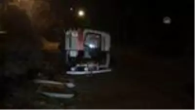 Hatay'da hasta taşıyan ambulans devrildi: 3 yaralı Hatay'da hasta taşıyan ambulans devrildi: 3 yaralı