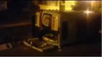 Hatay'da hasta taşıyan ambulans devrildi: 3 yaralı Hatay'da hasta taşıyan ambulans devrildi: 3 yaralı