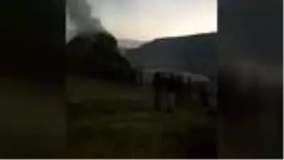 Hayvanların kışlık ihtiyacı için hazırlanan 50 ton ot ve bir ton saman kül oldu Hayvanların kışlık ihtiyacı için hazırlanan 50 ton ot ve bir ton saman kül oldu