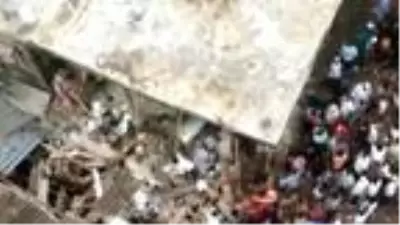 Son dakika... Hindistan'da 3 katlı bina çöktü: 10 ölü Son dakika... Hindistan'da 3 katlı bina çöktü: 10 ölü