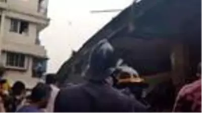 Son dakika... Hindistan'da 3 katlı bina çöktü: 10 ölü Son dakika... Hindistan'da 3 katlı bina çöktü: 10 ölü