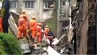 Son dakika... Hindistan'da 3 katlı bina çöktü: 10 ölü Son dakika... Hindistan'da 3 katlı bina çöktü: 10 ölü